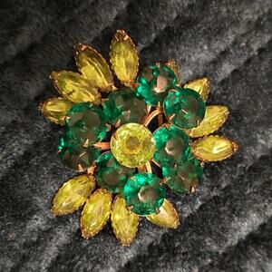 Stunning Vintage Green Rhinestone Brooch